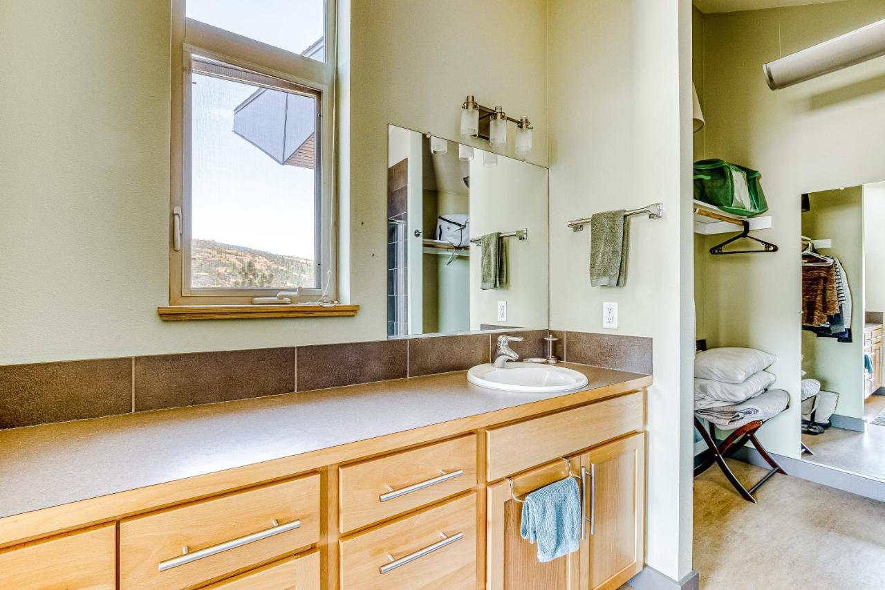 Creek Place * Mosier